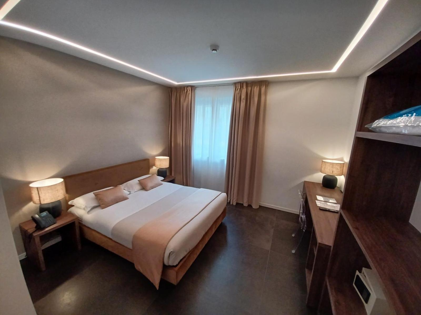 Outside Boutique Hotel Фоджиа Экстерьер фото